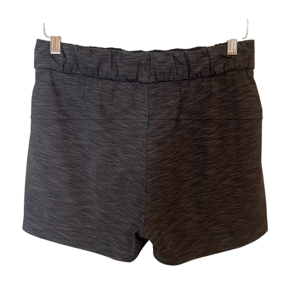 Lululemon On The Fly Short (3") Heathered Black Luxtreme- Size 6 - Picture 5 of 12
